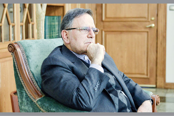 آموزگار پولی
